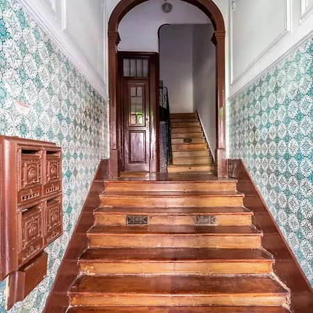 Akicity Saldanha White * Лісабон