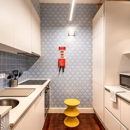 Akicity Saldanha White * Лісабон