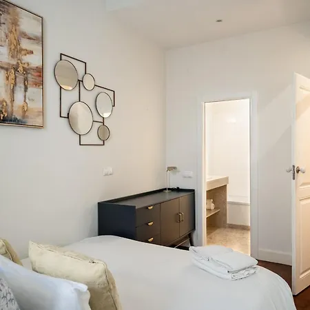 Akicity Saldanha White *