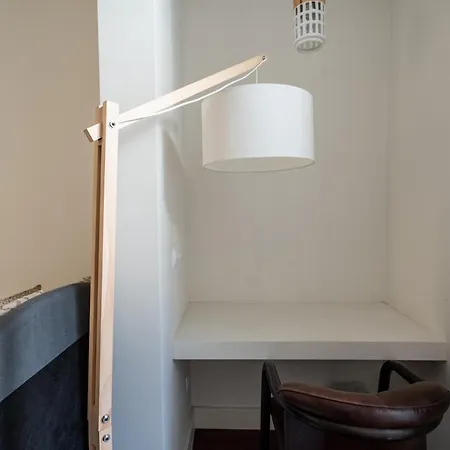 Akicity Saldanha White * Lisboa