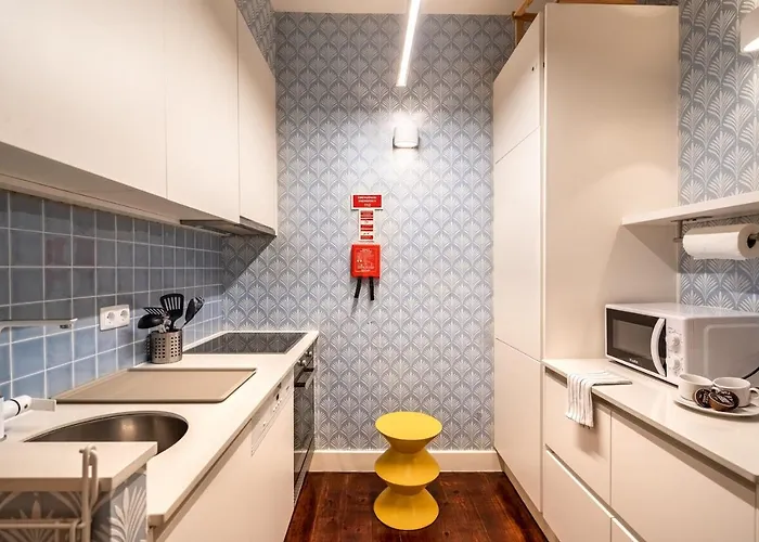 Akicity Saldanha White * Lisboa